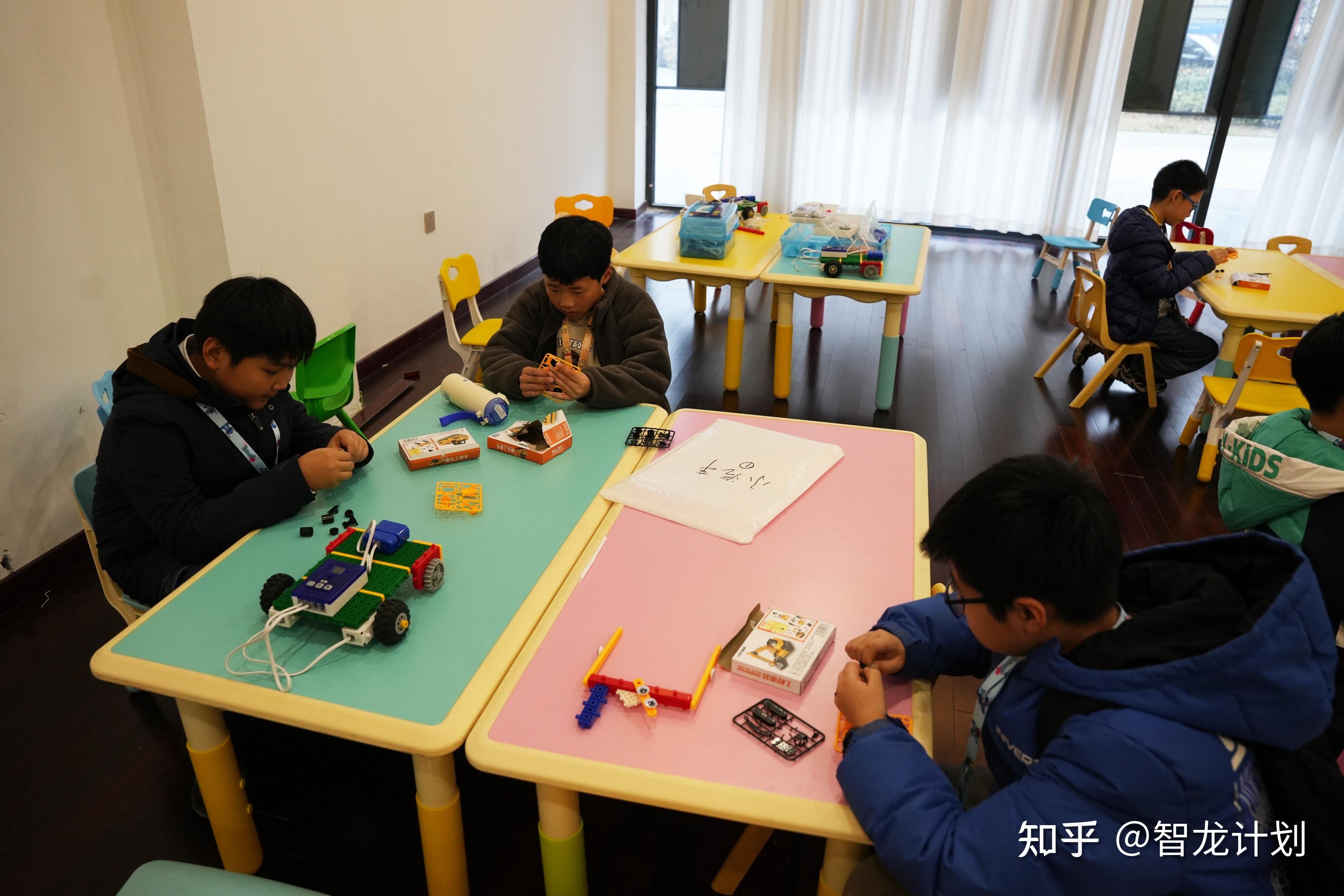 万名学生研学长虹 沉浸式体验工匠精神与“智”造魅力