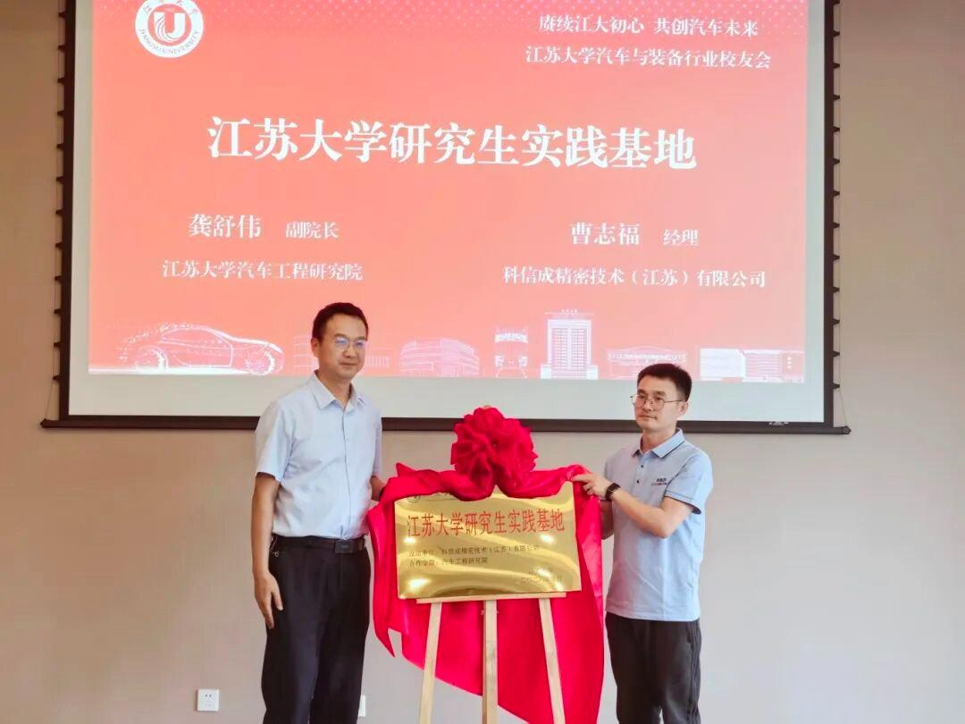 阿尔及利亚产品与服务展闭幕共签署52项合作协议