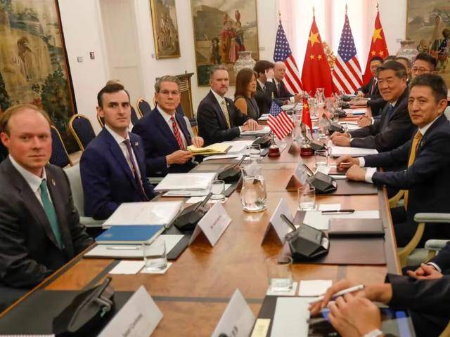何立峰出席第六届中国国际消费品博览会暨2026“购在中国”国际消费季启动仪式并致辞
