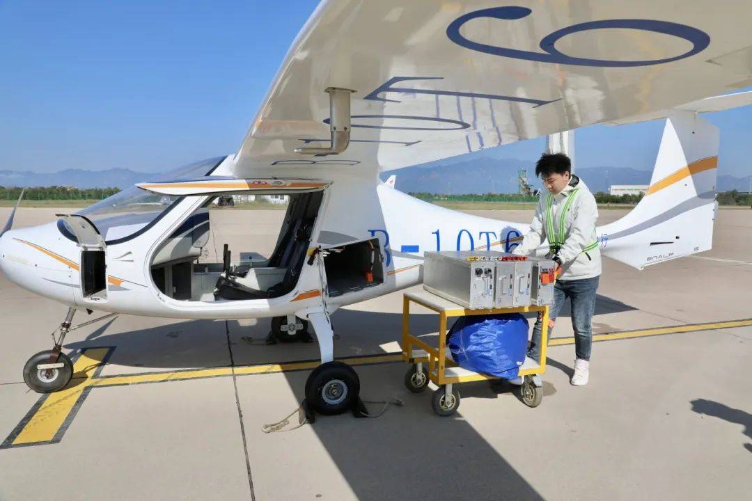 我国首款四座电动飞机获颁型号合格证