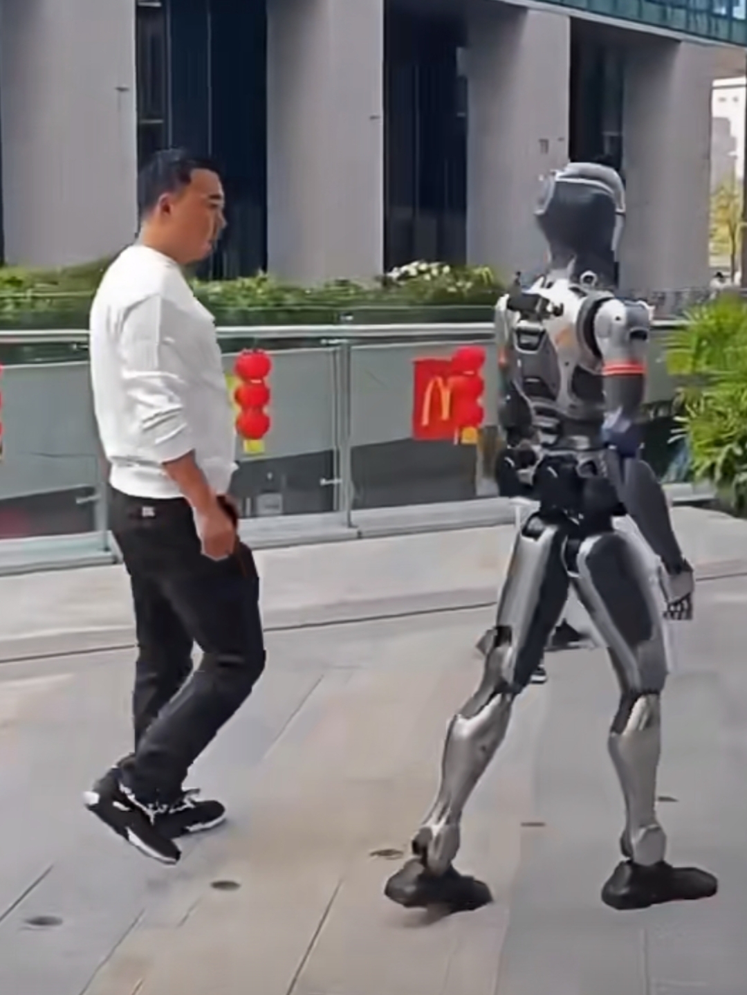 在北京，机器人“闯”出大世界