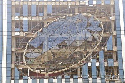 临空区大兴片区国际航空总部园 全国首创“水晶眼”玻璃幕窗全面安装启动