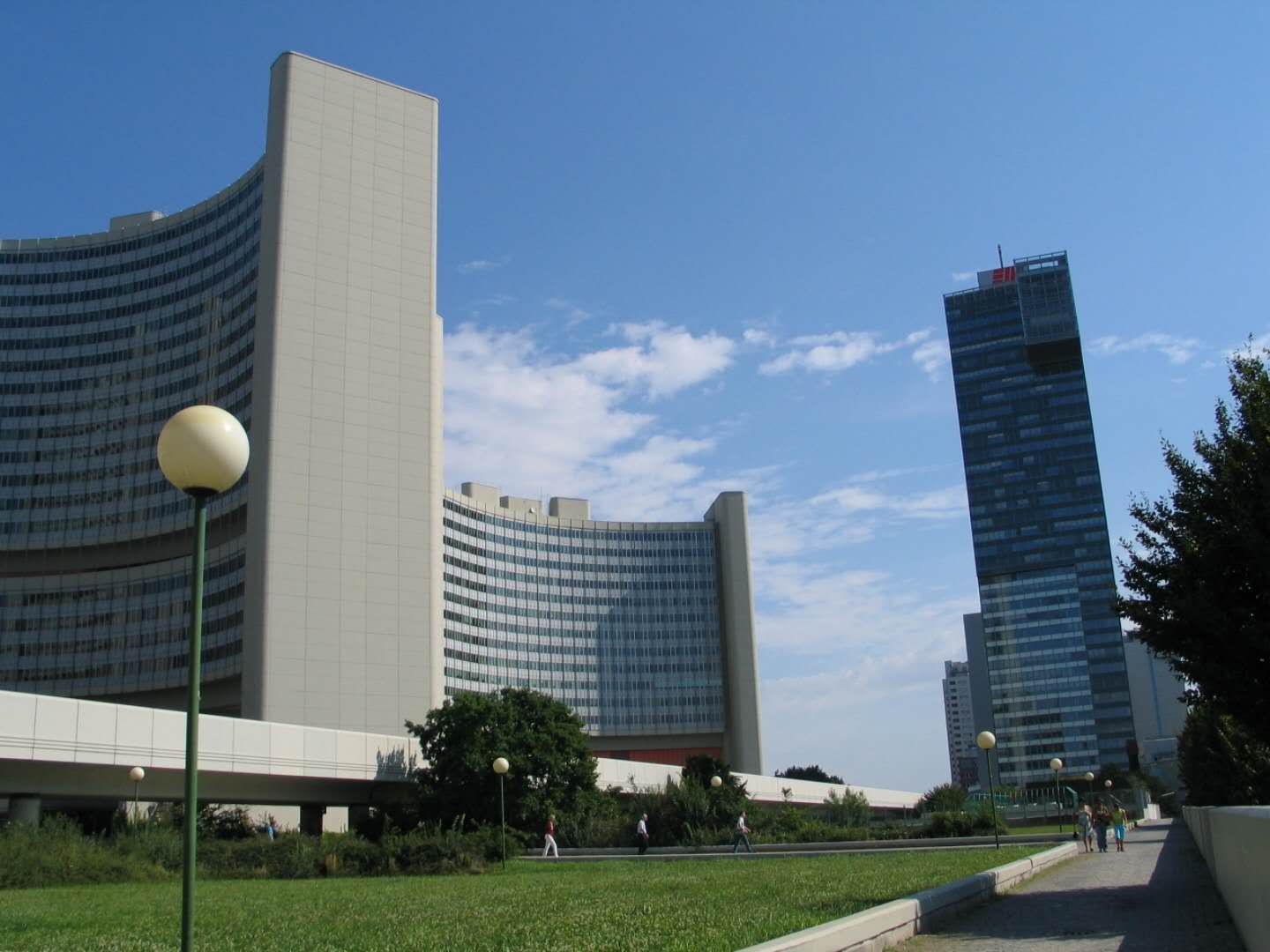 中国月壤样品首次走进维也纳联合国总部