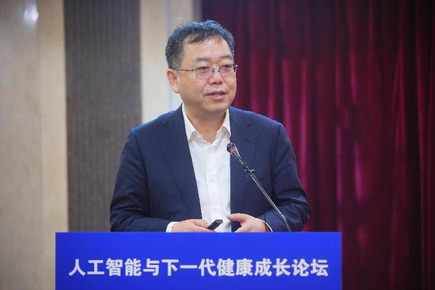 夏季达沃斯论坛丨“人工智能就像正在成长的孩子”——业内人士热议人工智能发展