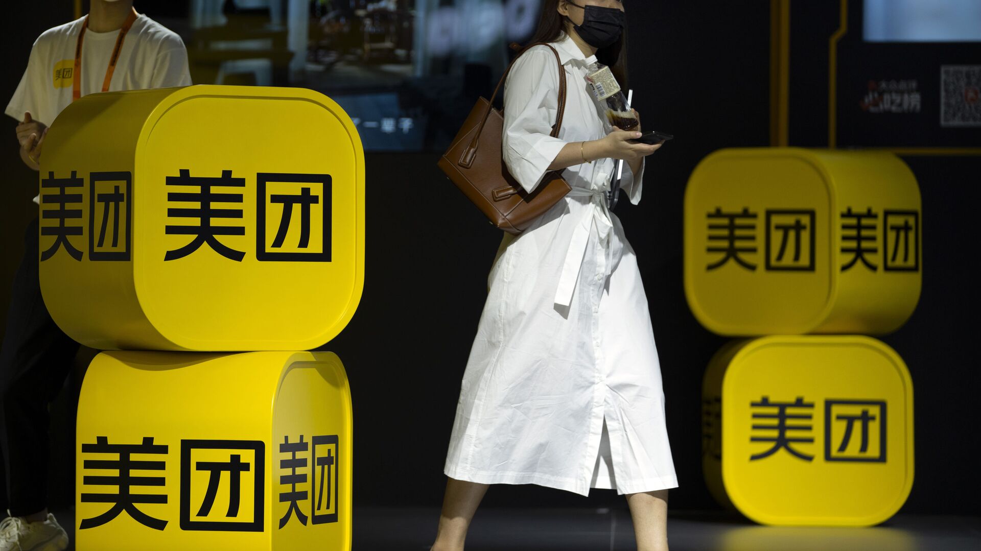 美团今年将与头部餐饮商家共建万家卫星店