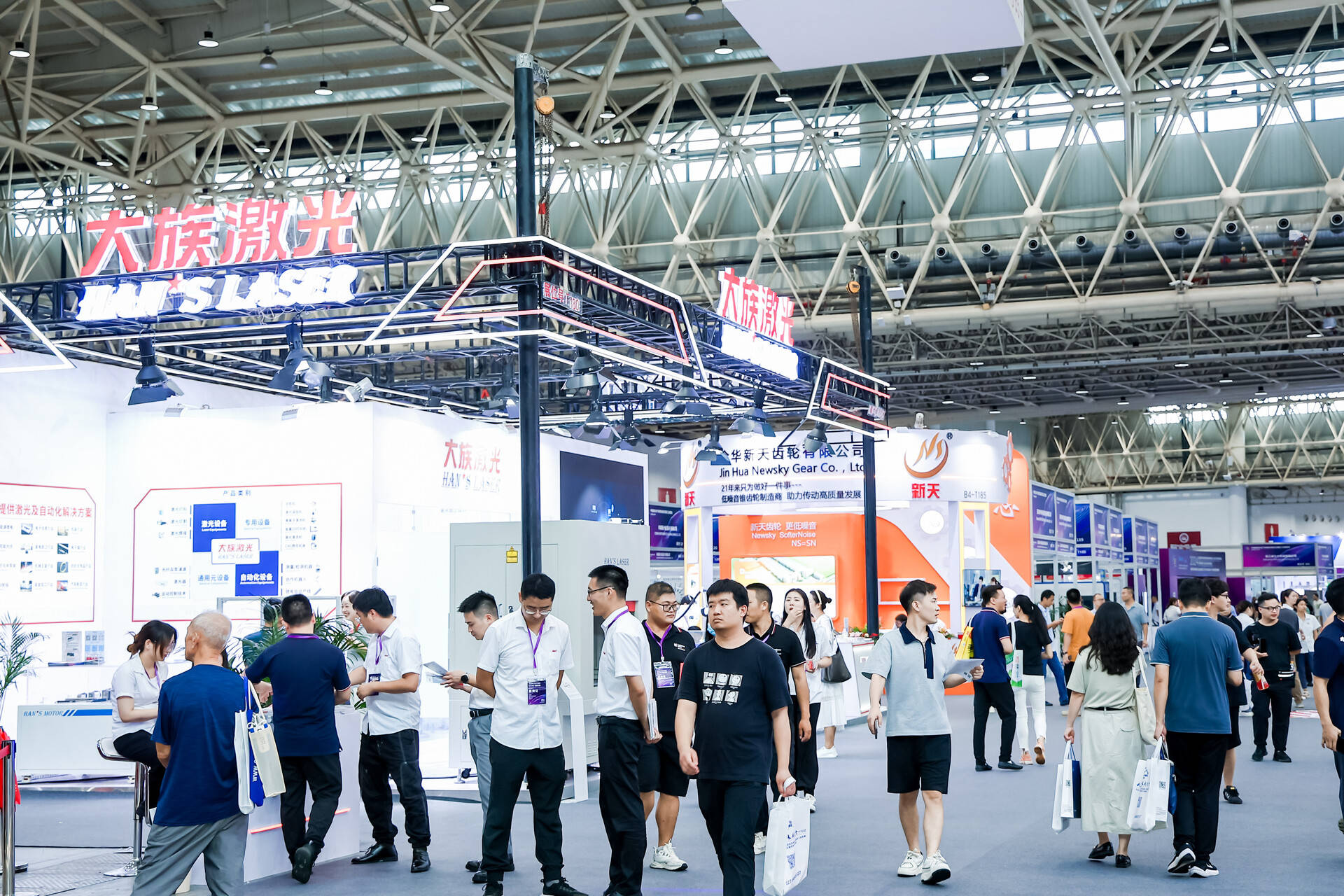 来看链博会上的创新科技如何“链”向未来