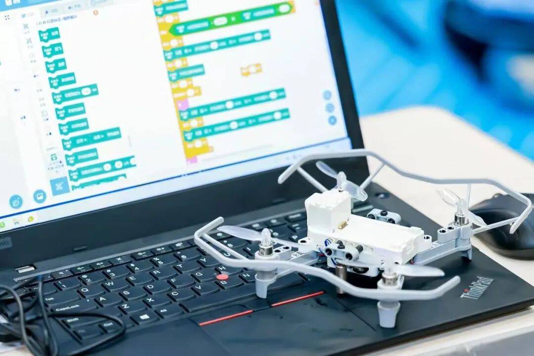 机器人竞技：以科技之光点亮竞技新赛道