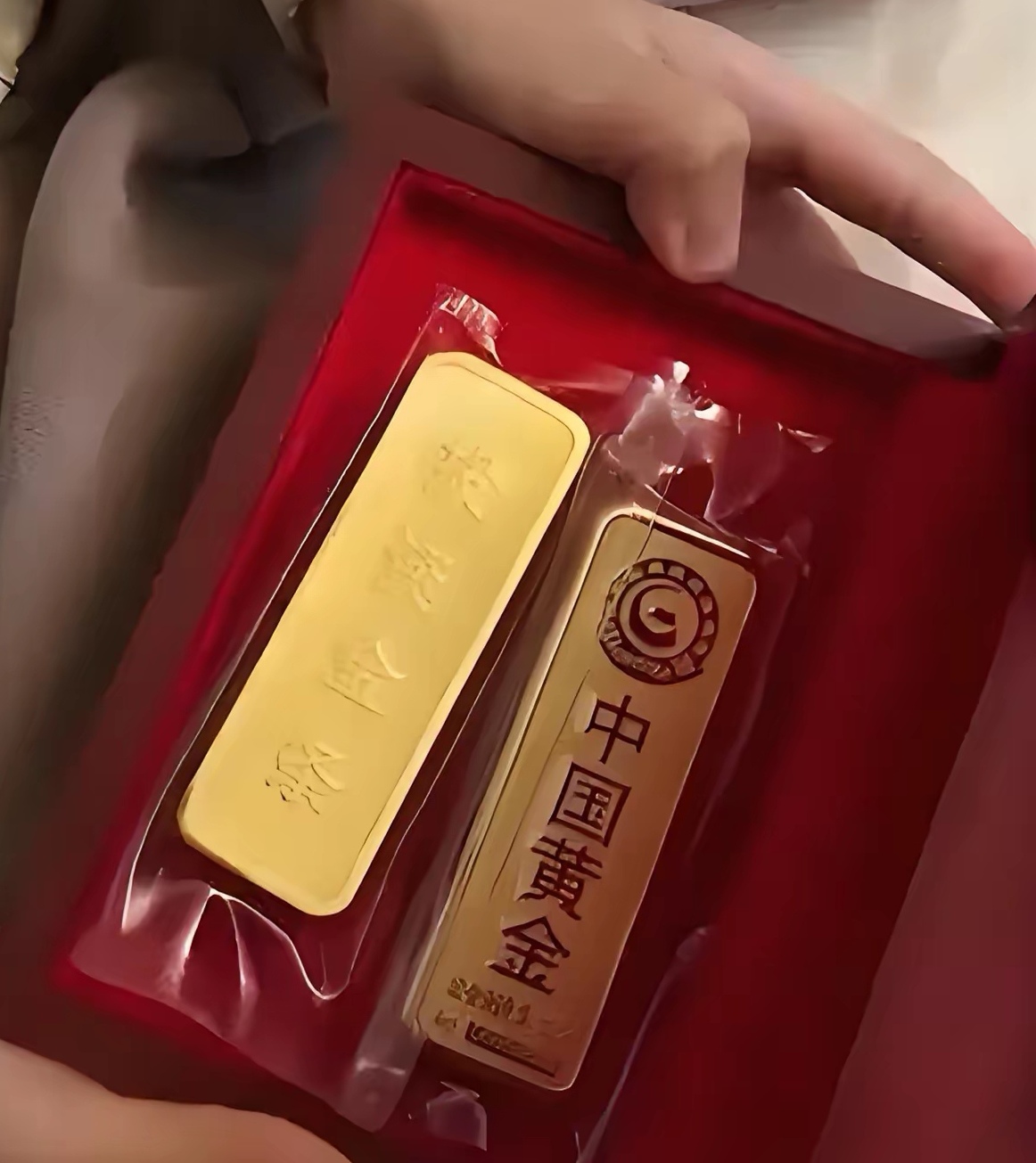 黄金白银价格“崩盘式”下跌；深圳罗湖区通报：“杰我睿”已启动兑付 | 金融早参