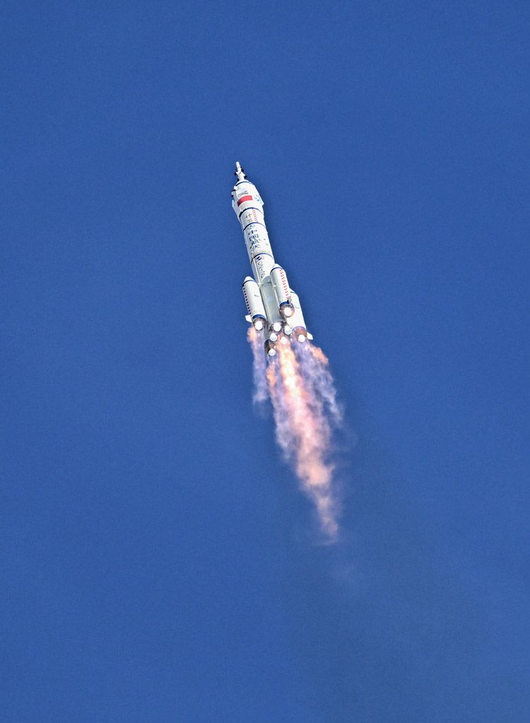 新华社快讯：神舟二十三号载人飞船发射取得圆满成功