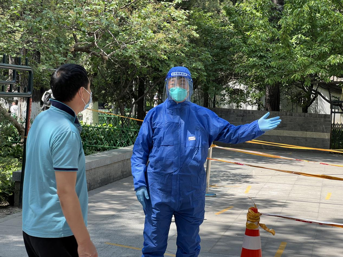 北京银行：董事长霍学文到龄离任 选举关文杰担任董事长