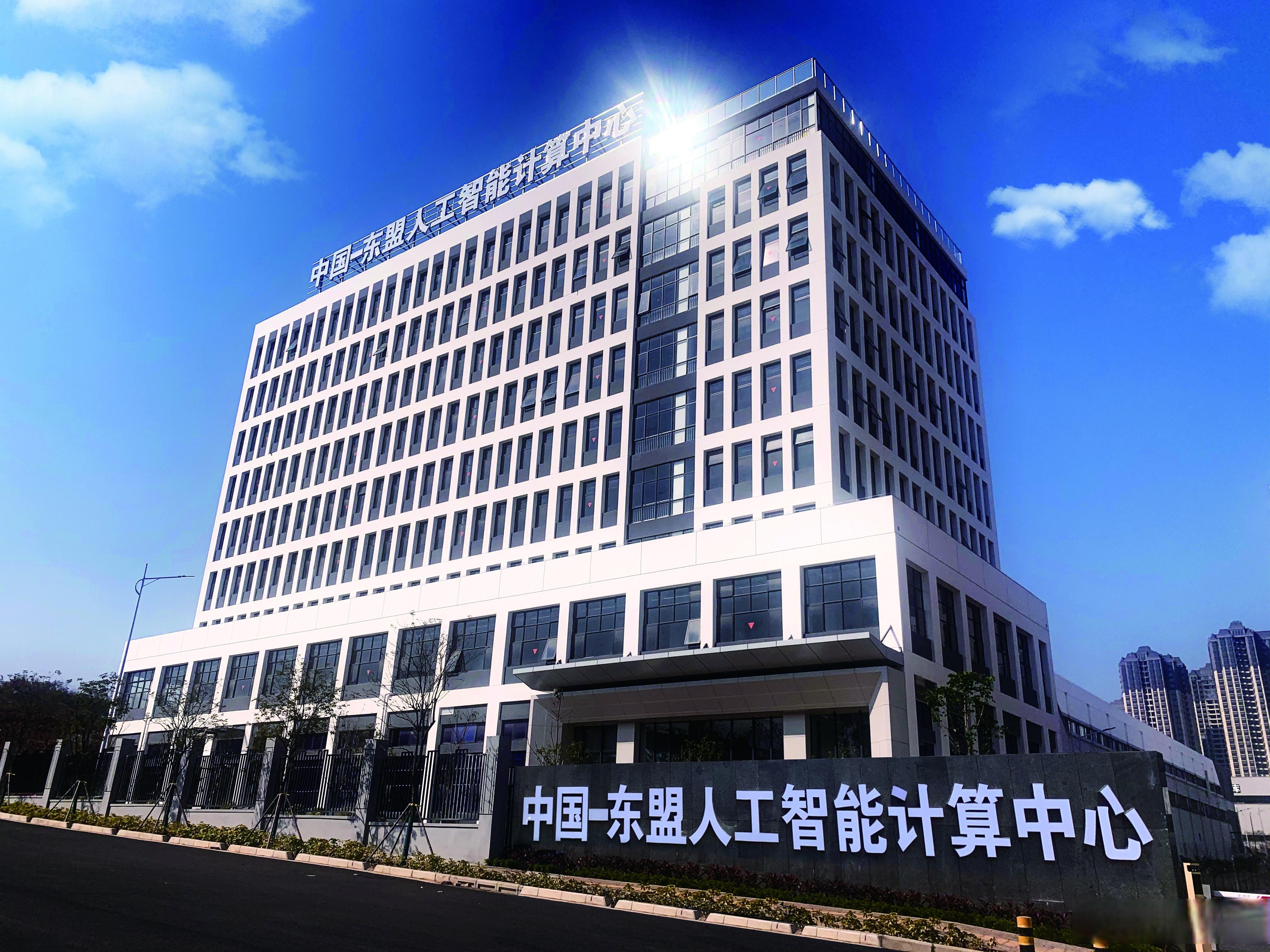国家发展改革委：今年将重点在“人工智能+”基础设施、城市更新等领域扩大有效投资